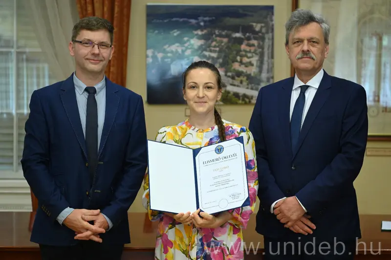 Kiv&aacute;l&oacute; dolgoz&oacute;_Vida_Ildik&oacute;